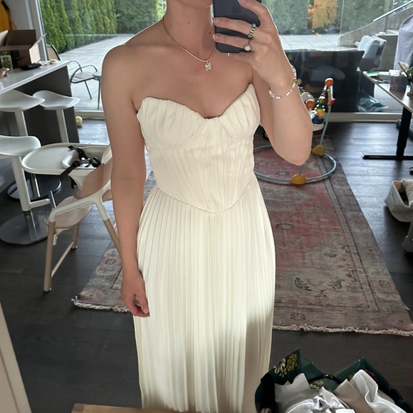 House of CB Amorata Dress Ivory - Picture 2 of 5